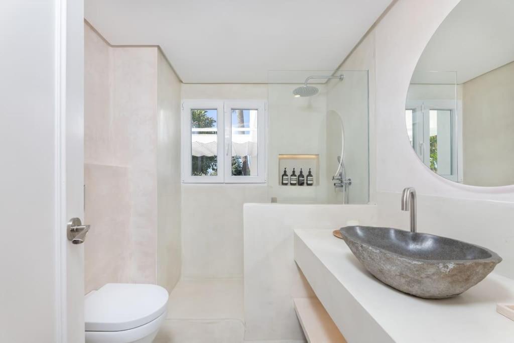 Sea Breeze House By Kura Homes *
